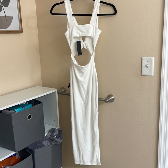Selling midi white dress brand new with tags! - Picture 3 of 5